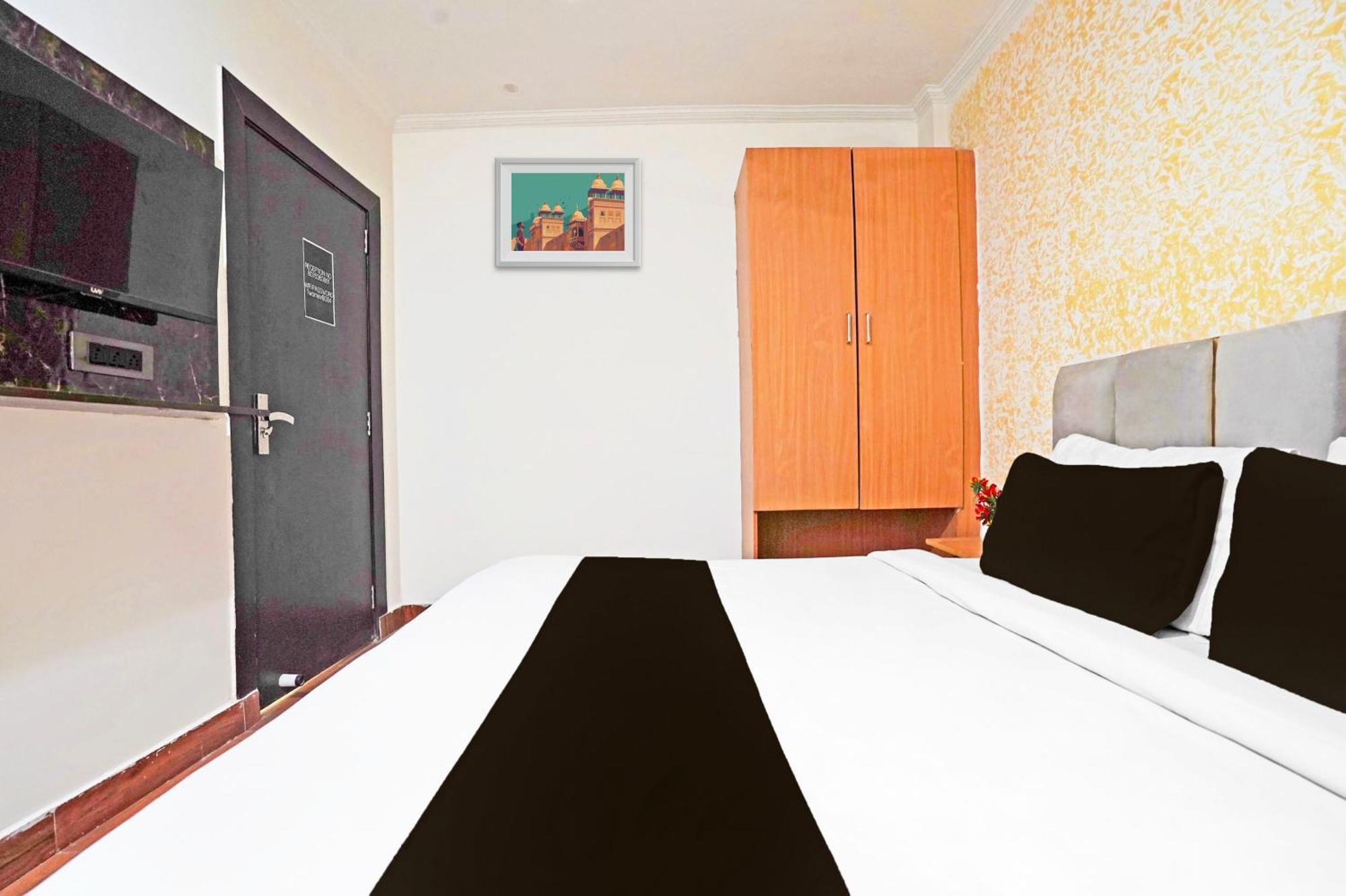 Twamev Residency Hotel Új-Delhi Kültér fotó